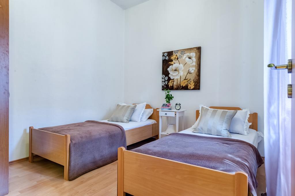 Apartments Bralic Vis Ngoại thất bức ảnh