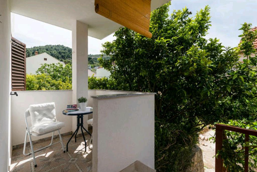 Apartments Bralic Vis Ngoại thất bức ảnh